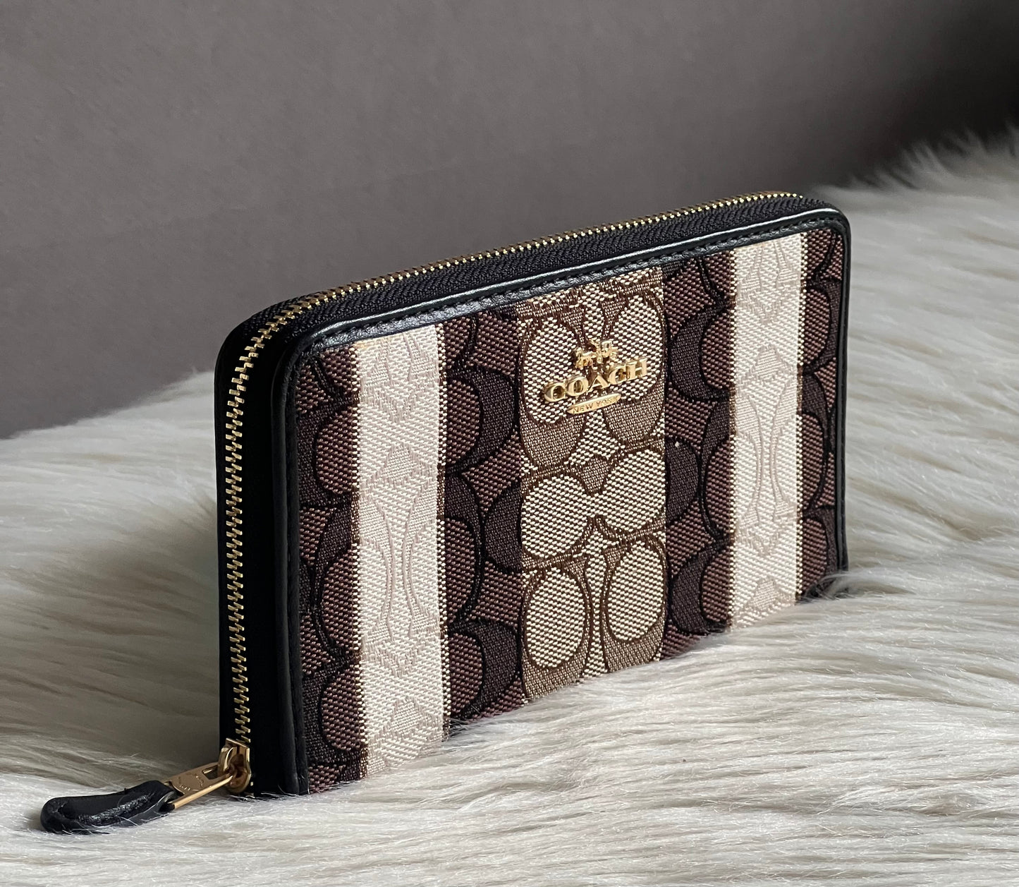 Coach Medium Id Zip Wallet In Signature Jacquard With Stripes