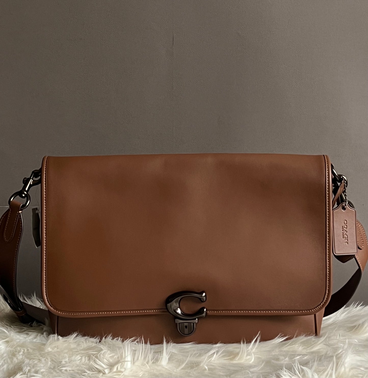 Coach Studio Messenger