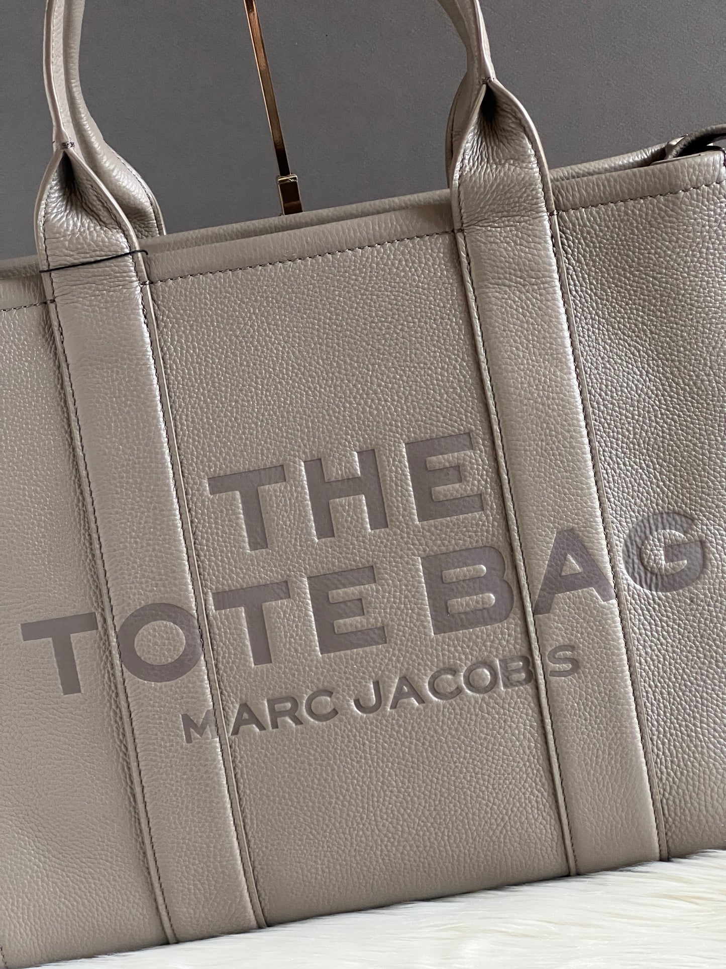 Marc Jacobs The Leather Large Tote Bag