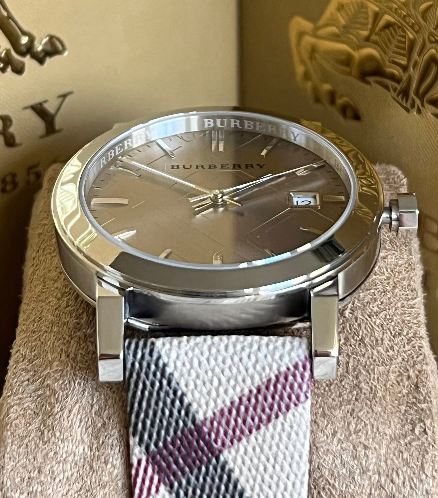 Burberry The City Nova Watch