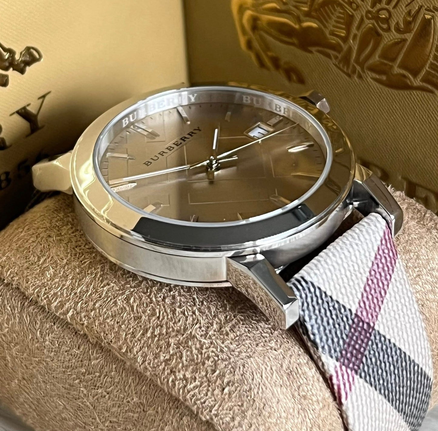 Burberry The City Nova Watch