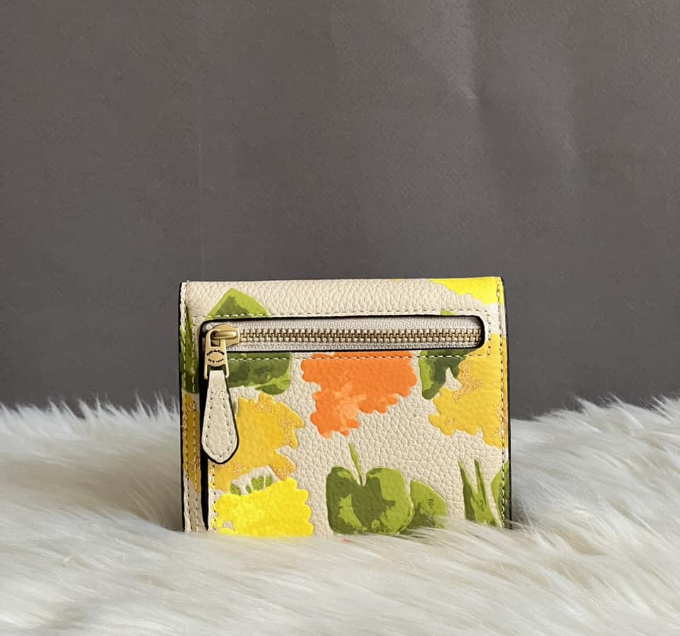 Coach Women’s Wyn Small Wallet with Floral Print Wallet