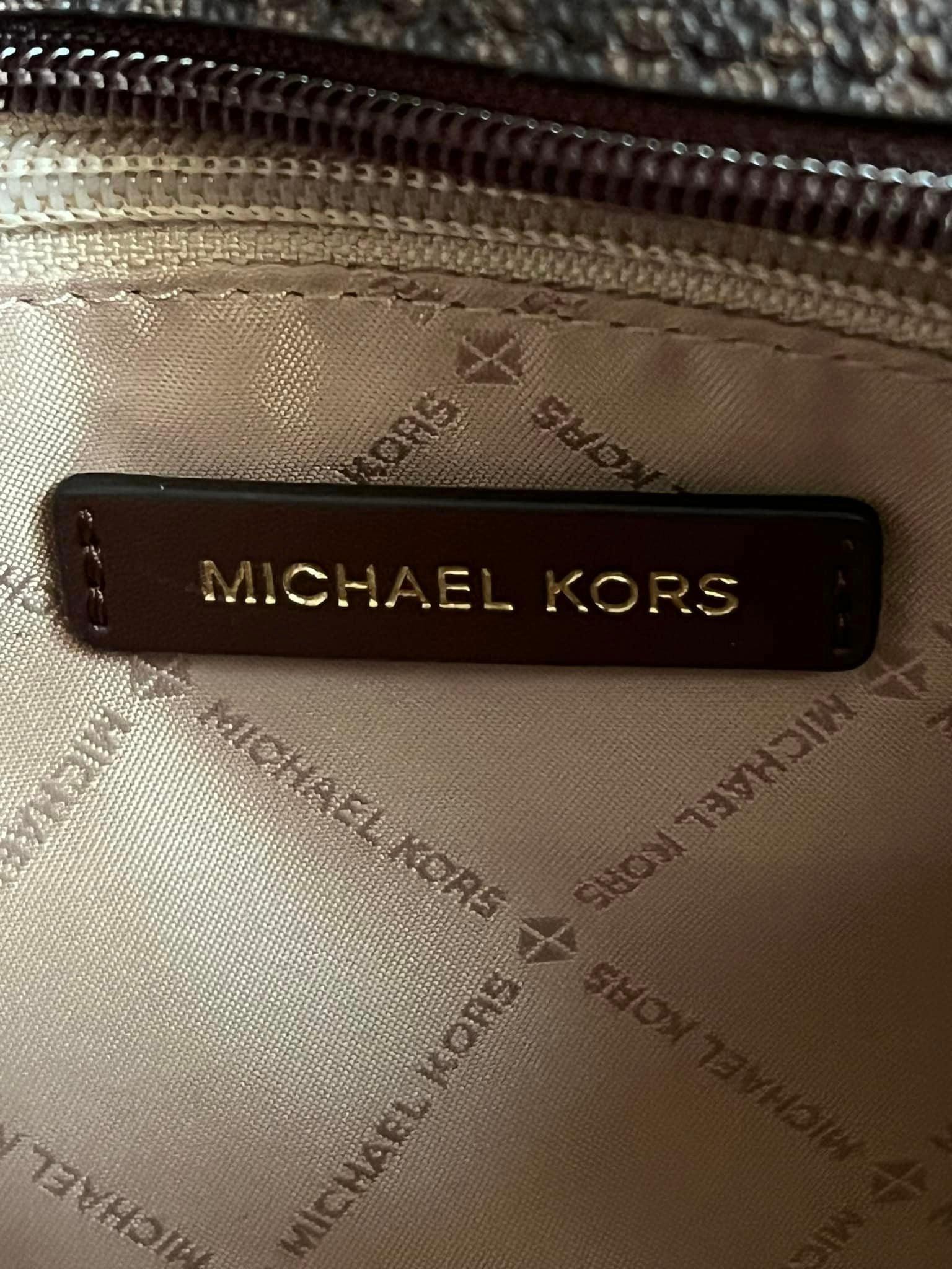 jet set travel logo top-zip tote bag Michael Kors Jet Set Travel XS Logo Top-Zip Tote Bag – Club de Mode