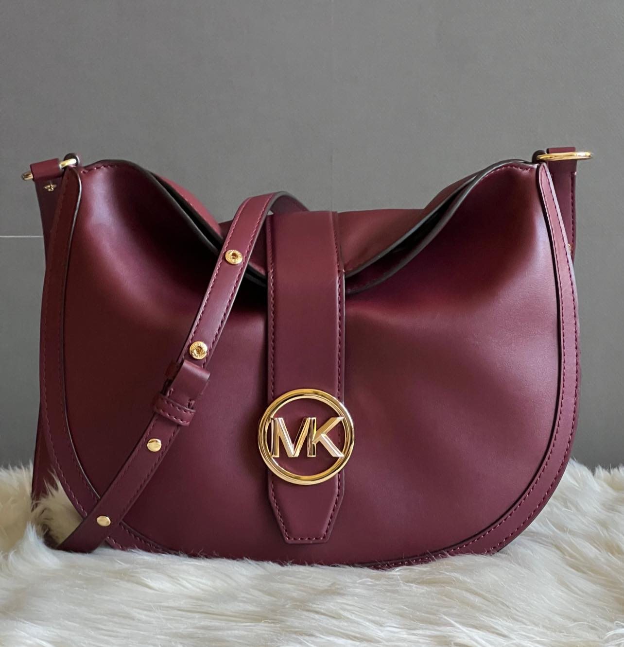 Michael Kors Gabby Small Hobo Crossbody Bag Club de Mode