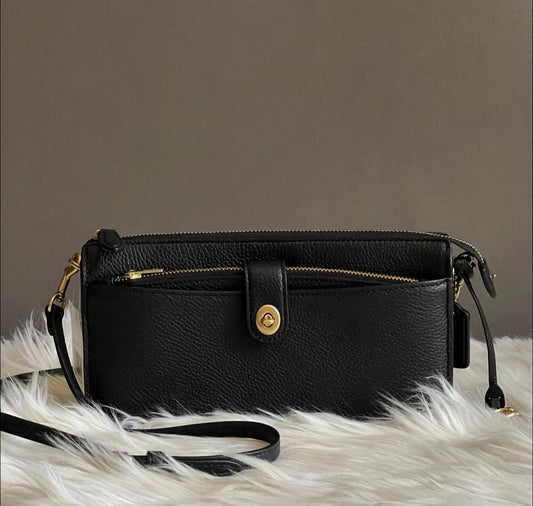 Coach Noa Pop-up Messenger