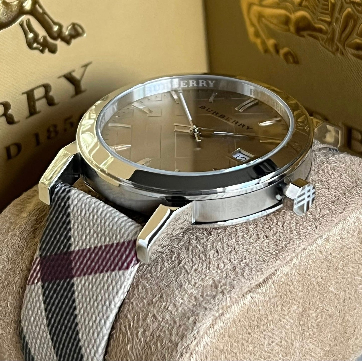 Burberry The City Nova Watch