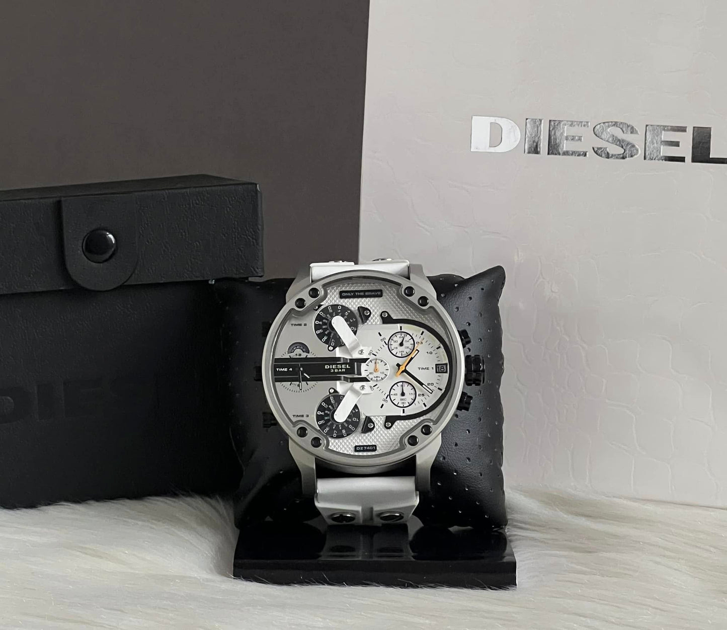 Diesel Men’s Mr. Daddy 2.0 Chronograph White Leather and Silicone Watch