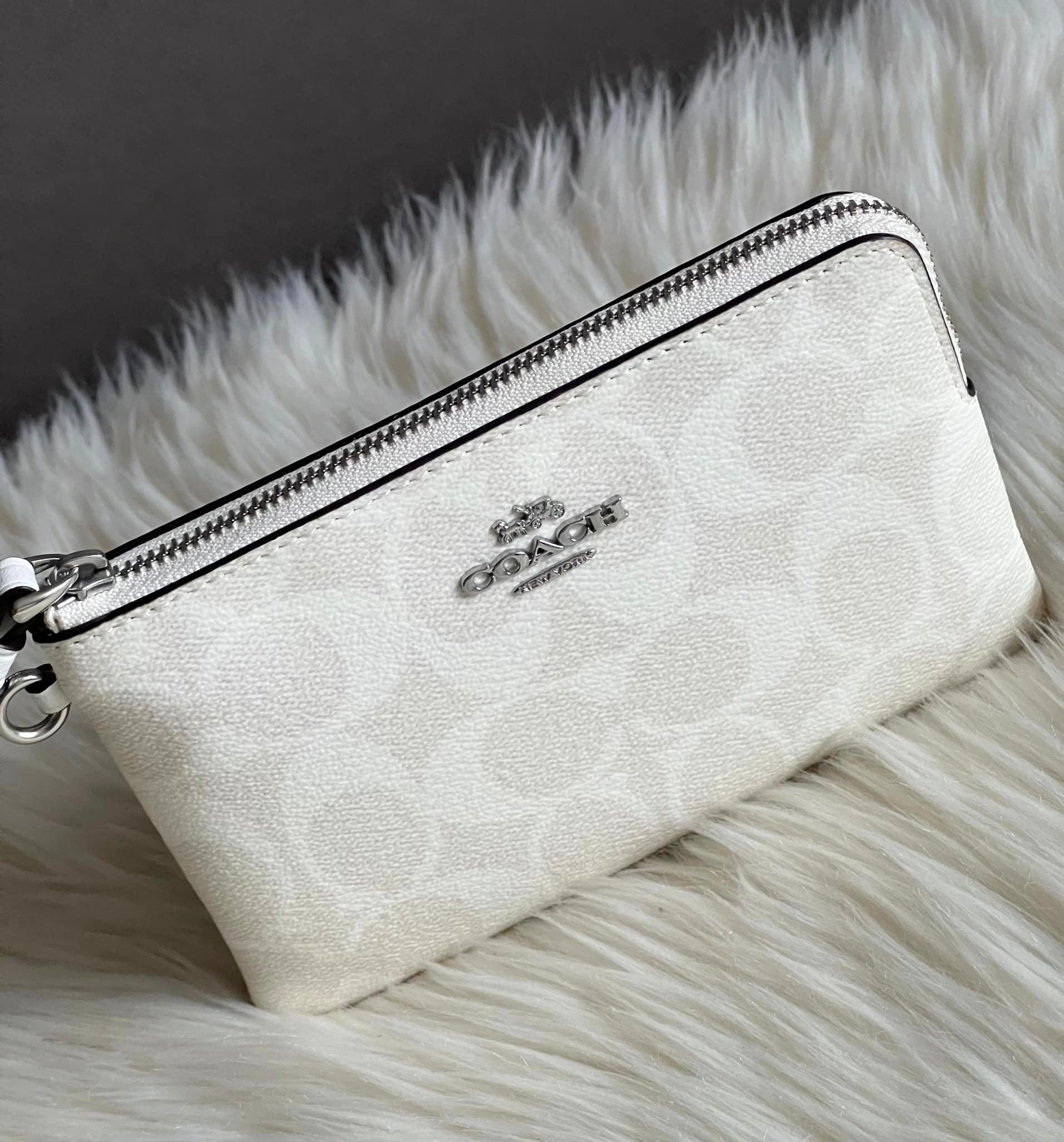 COACH online Corner Zip Wristlet With Gemini Vanilla Silver Limited Edition NWT