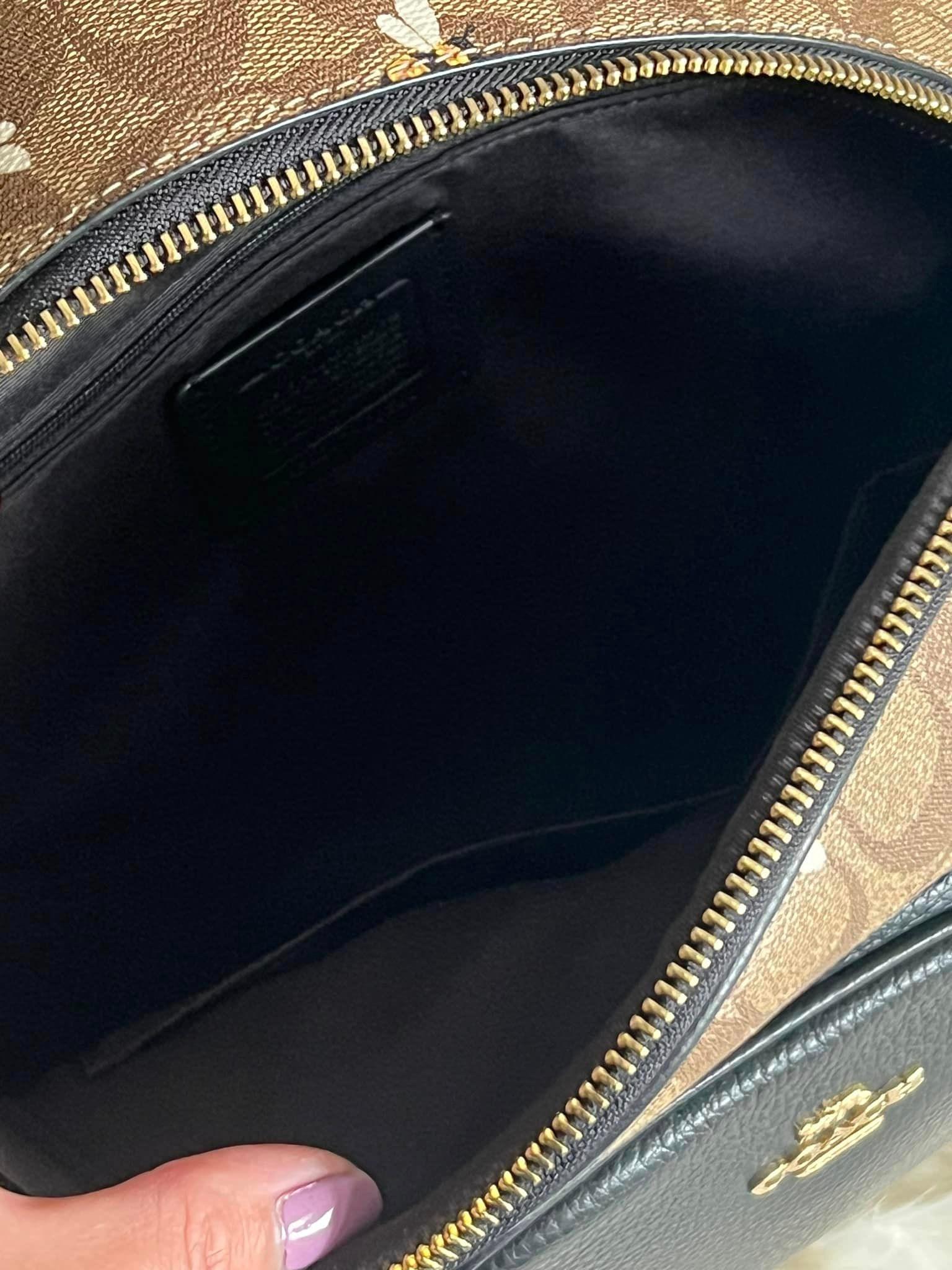 Coach Court Backpack In Signature Canvas With Bee Print – Club de Mode Coach Court Backpack In Signature Canvas With Bee Print – Club de Mode