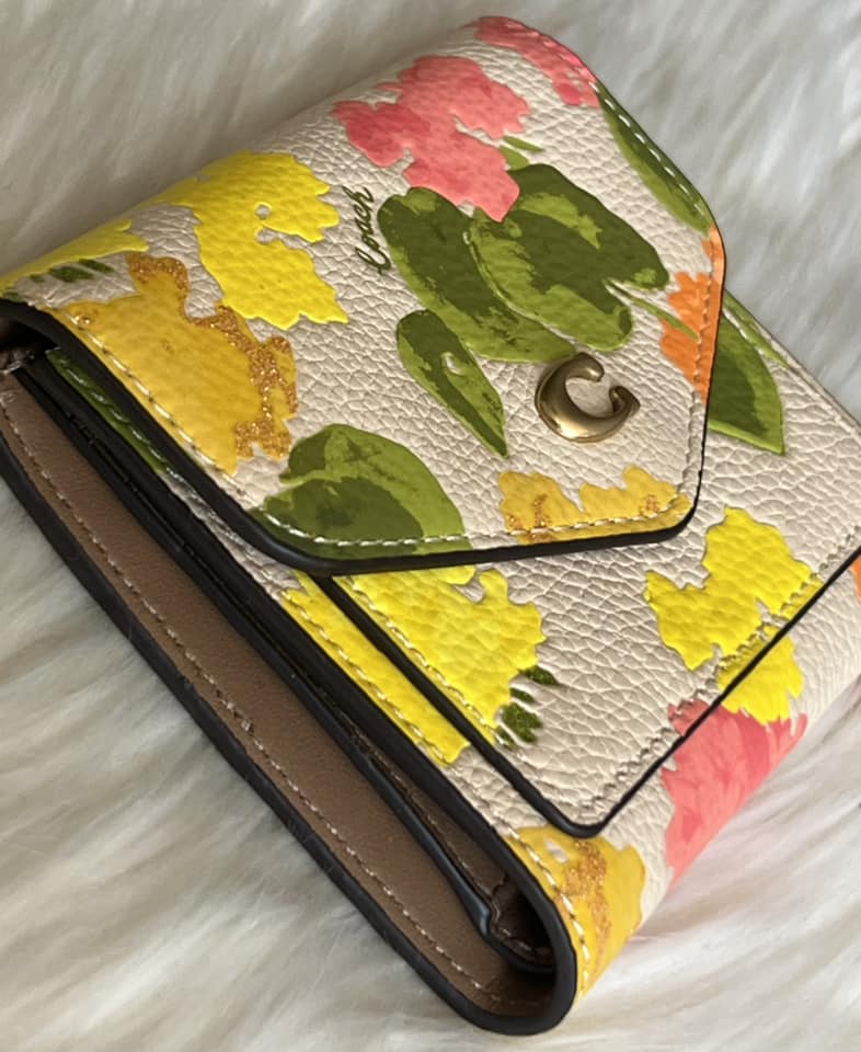 Coach Women’s Wyn Small Wallet with Floral Print Wallet