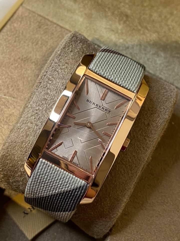 Burberry Women s Pioneer Nova Check Strap Rose Gold Tone Club de Mode