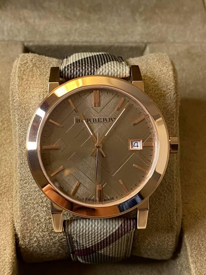 Burberry the city rose hotsell gold watch