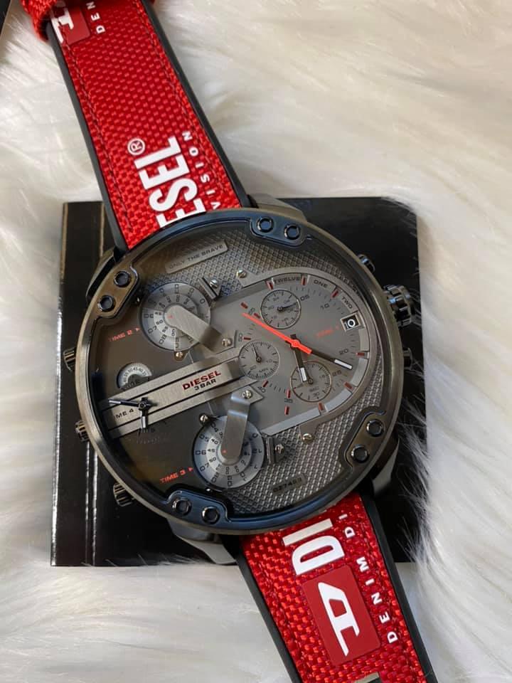 Diesel Men s Mr. Daddy 2.0 Chronograph Red Nylon Watch Club de Mode