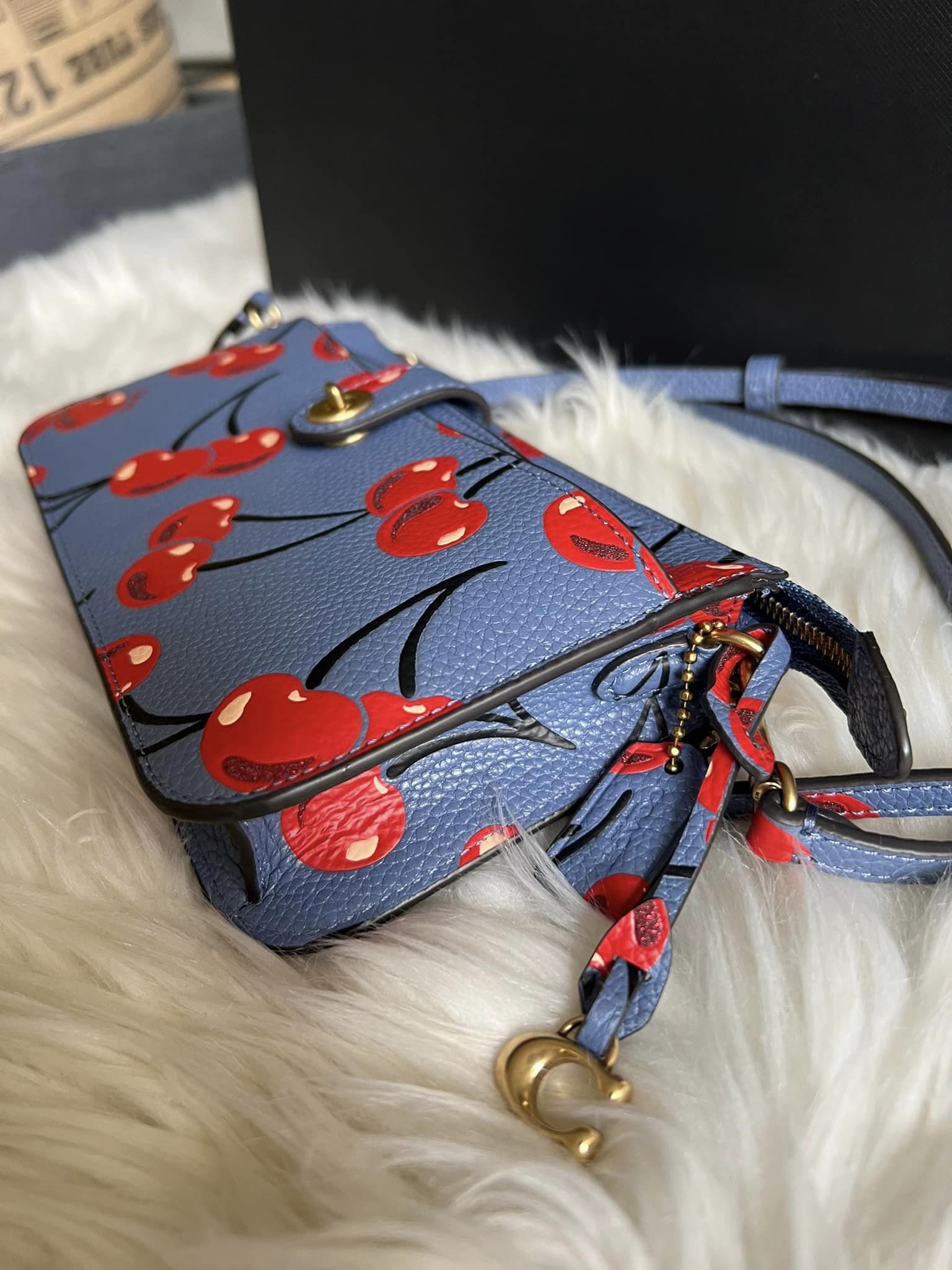 Coach Noa Pop Up Messenger with Cherry Print Club de Mode