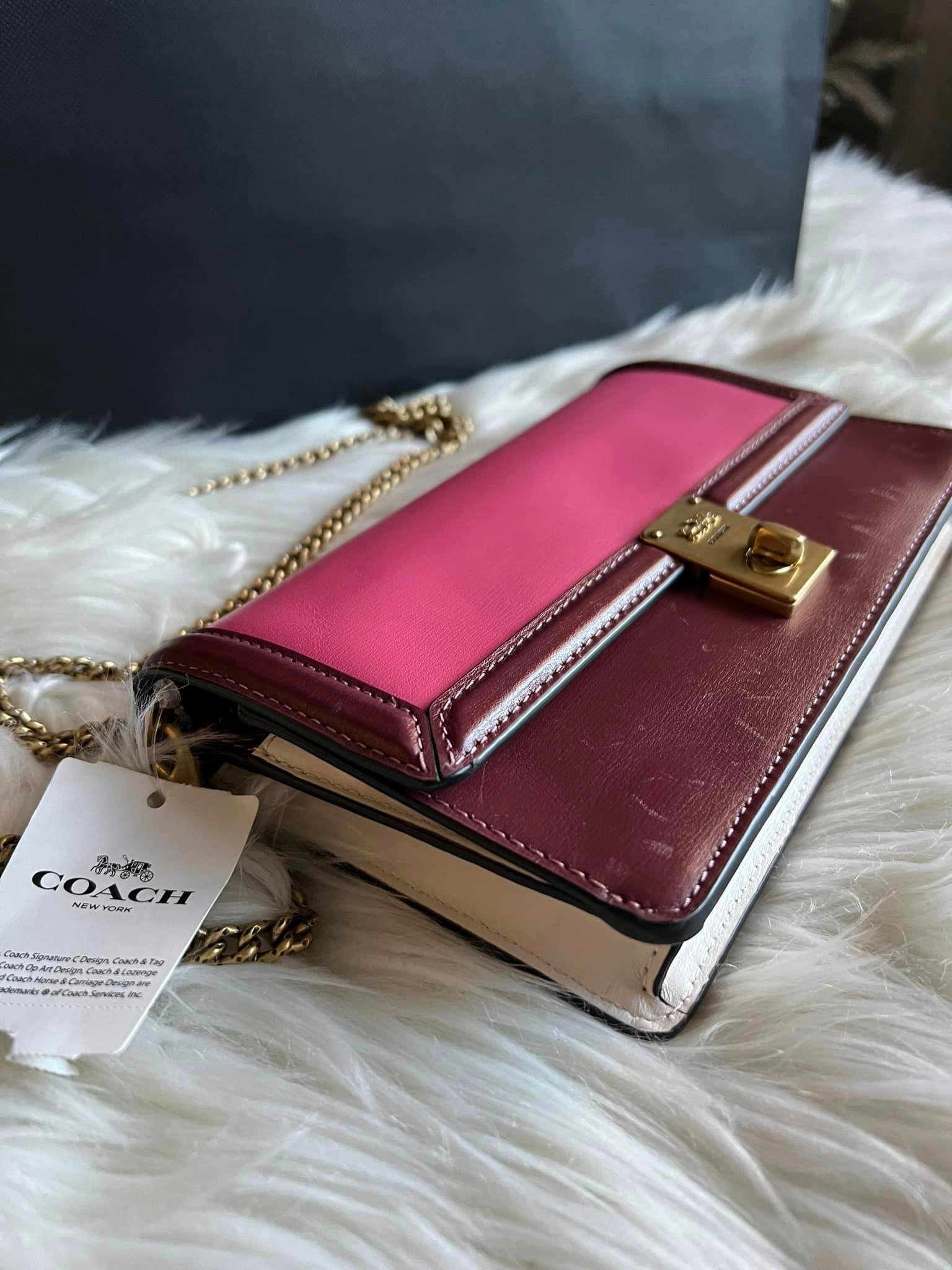 Coach Hutton Clutch in Colorblock - Club de Mode