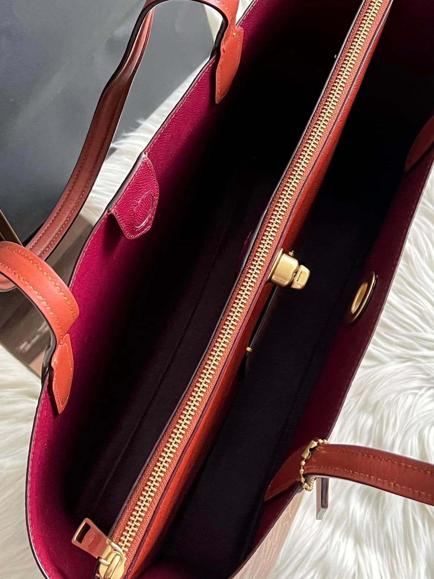 Coach Willow Tote In Signature Canvas