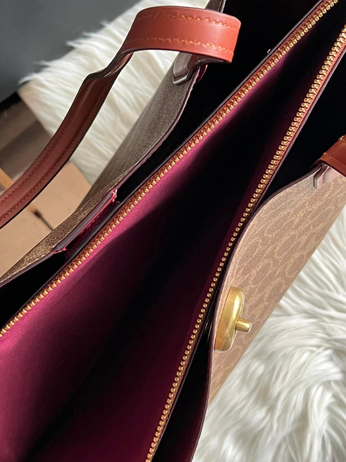 Coach Willow Tote In Signature Canvas