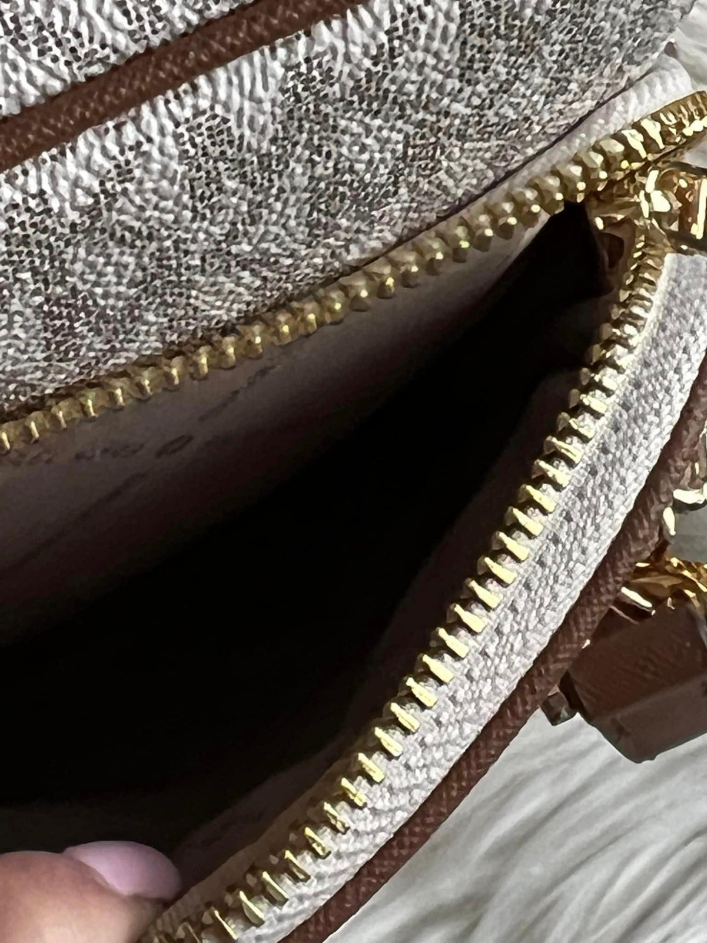 Michael Kors Jet Set Medium Logo Crossbody Bag