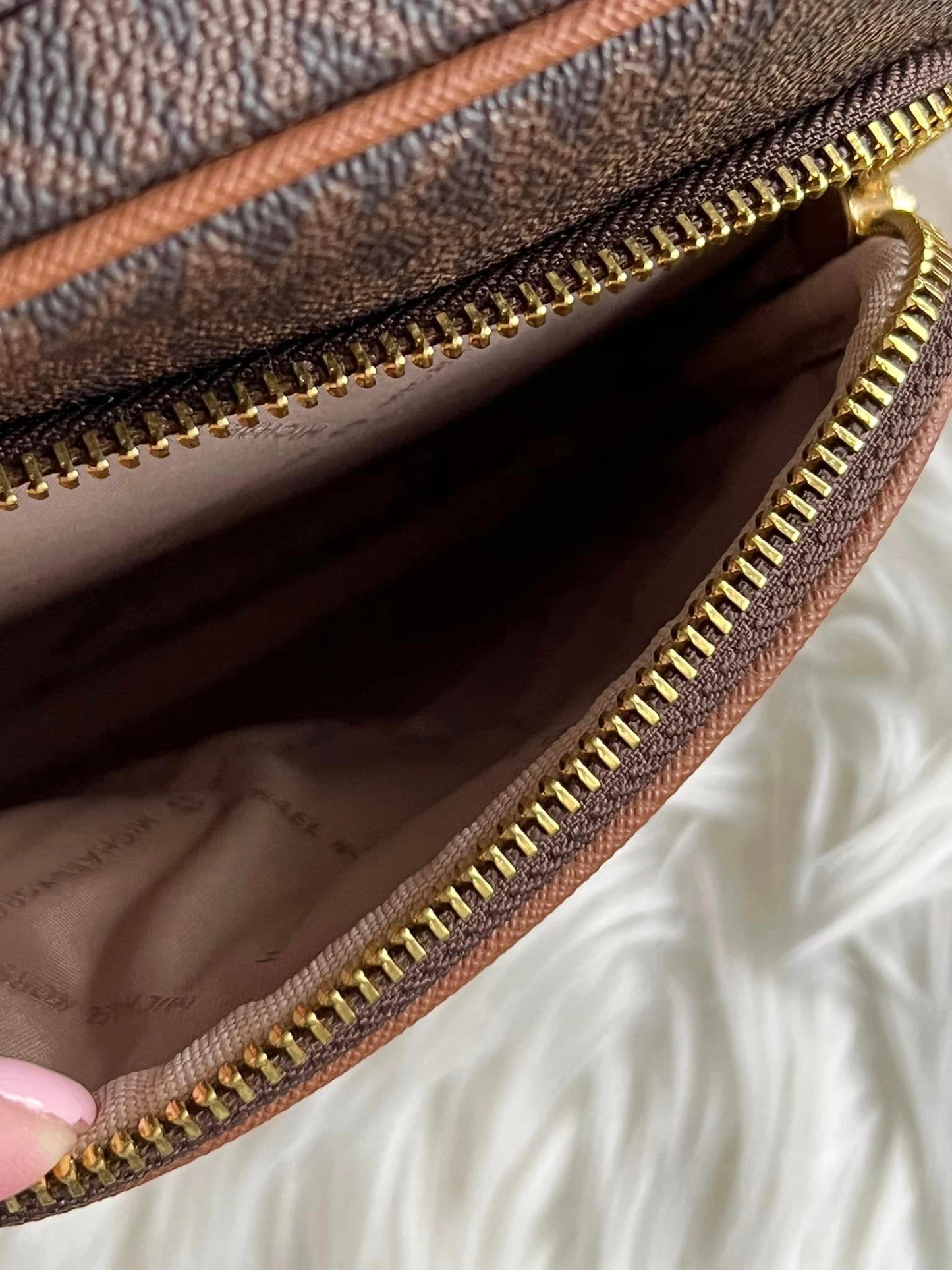Michael Kors Jet Set Medium Logo Crossbody Bag