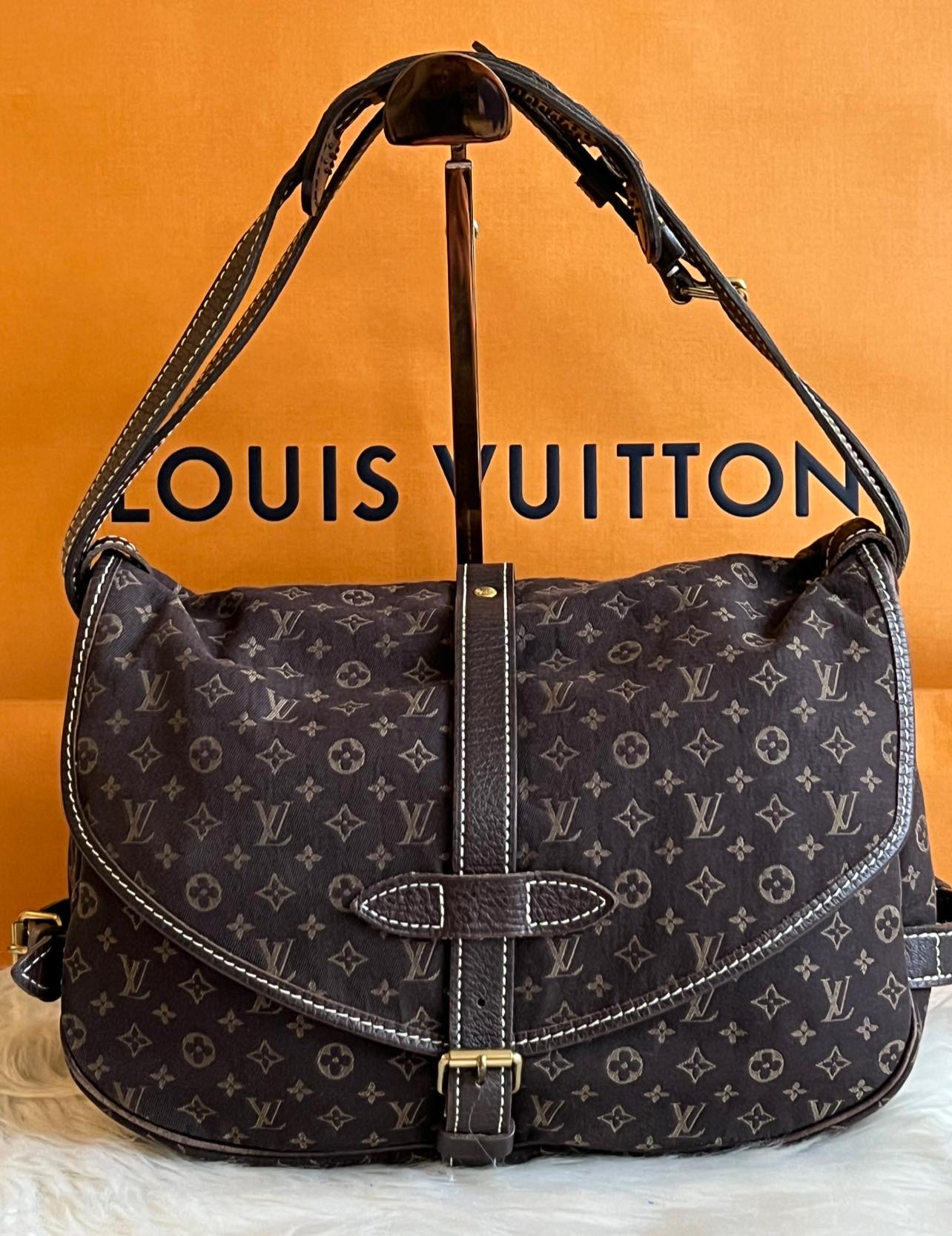 Louis Vuitton Mini Lin Saumur Ebene – Club de Mode