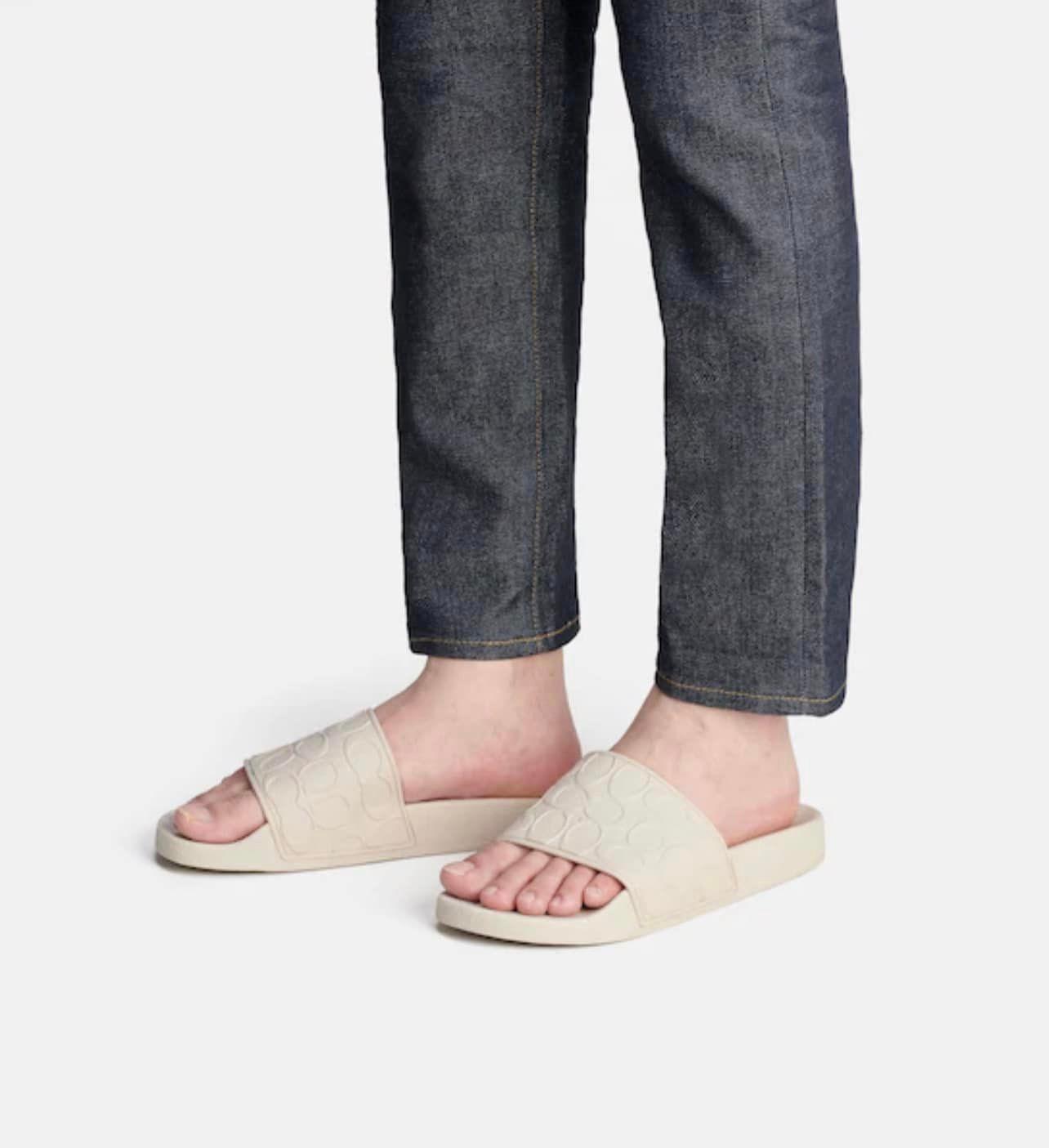 Coach Signature Pool Slide – Club de Mode1