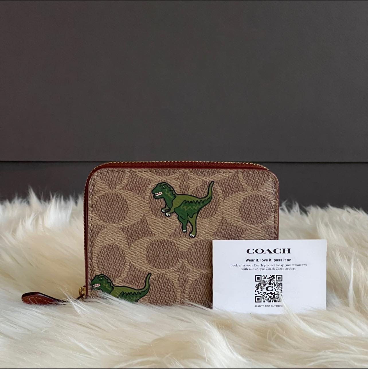 Coach dinosaur best sale card holder