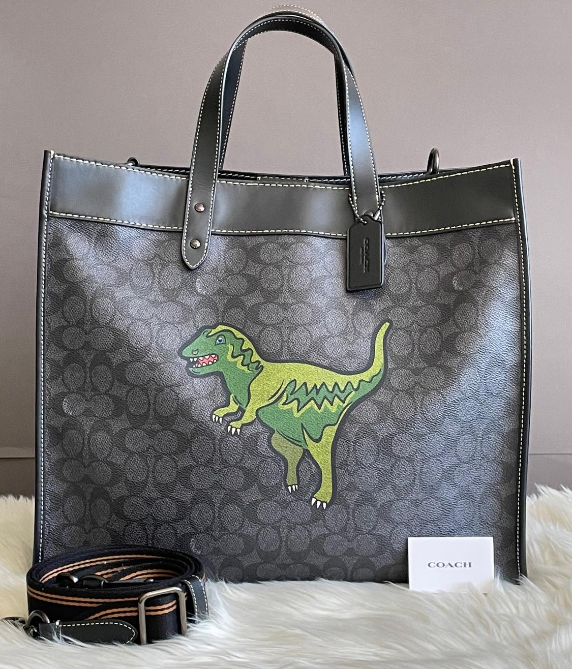 Coach Field Tote 40 in Signature Canvas with Rexy Club de Mode