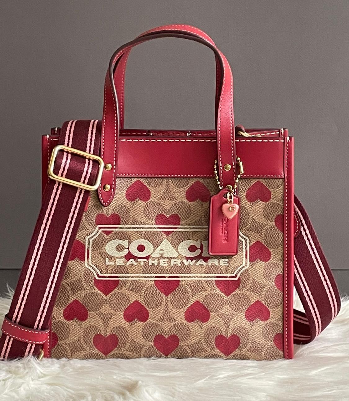 Coach Field Tote 22 in Signature Canvas with Heart Print