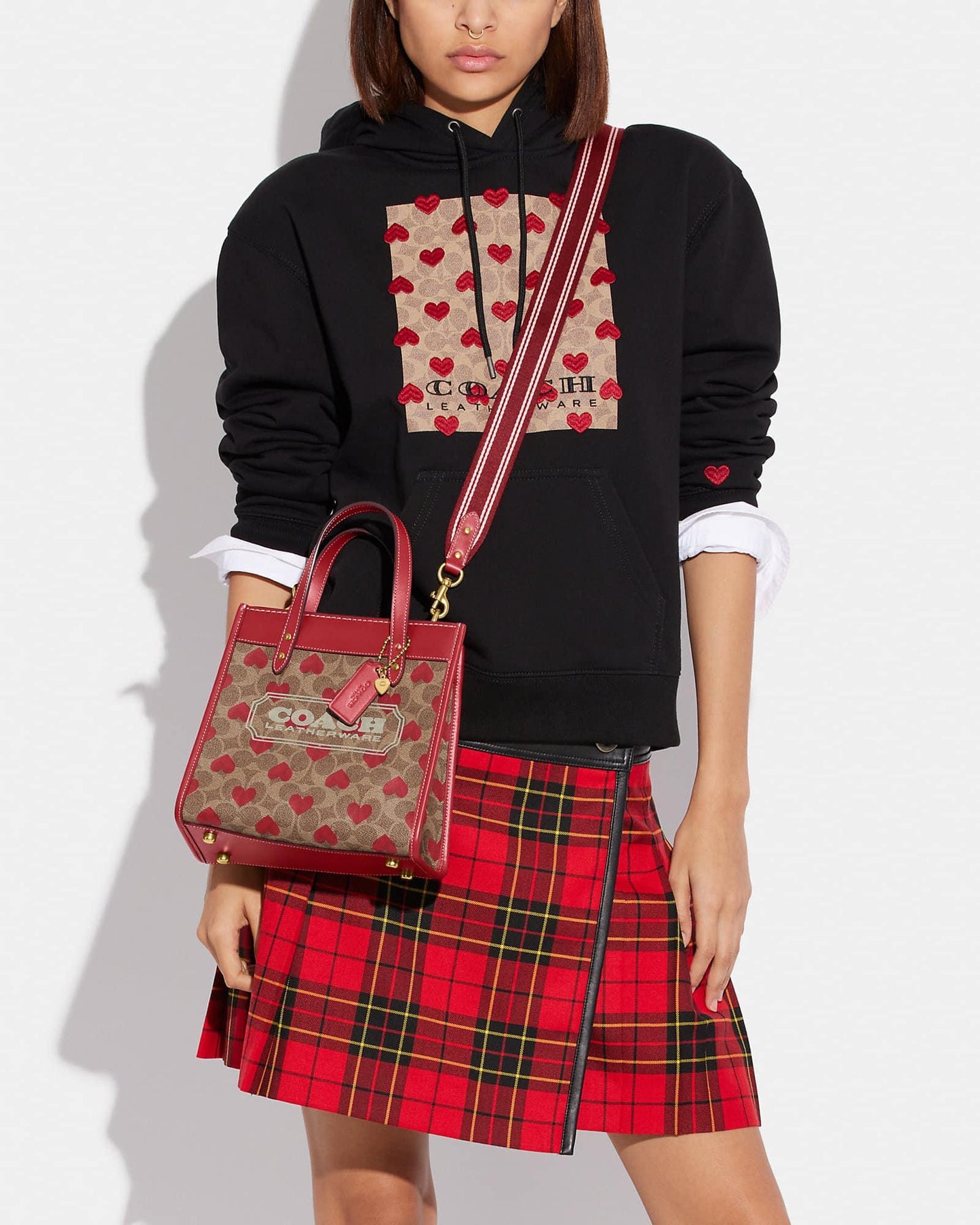 Coach Field Tote 22 in Signature Canvas with Heart Print