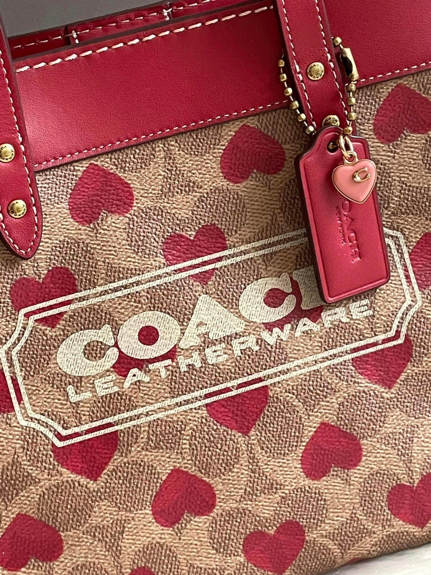 Coach Field Tote 22 in Signature Canvas with Heart Print