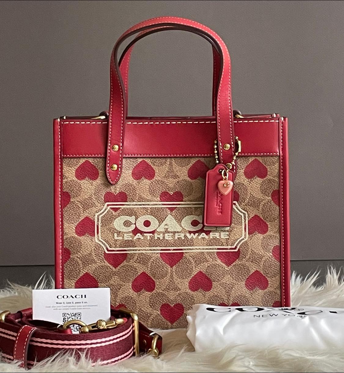 Coach Field Tote 22 in Signature Canvas with Heart Print