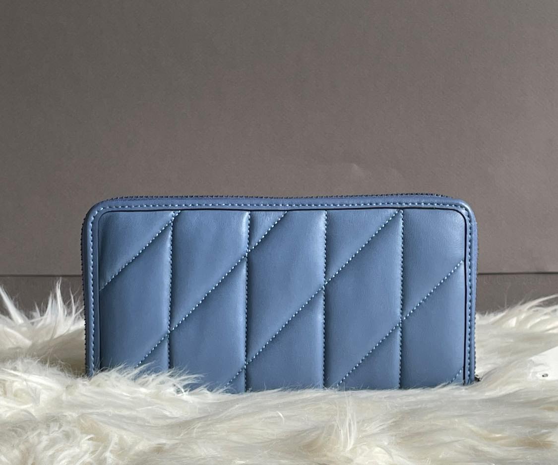 Coach Accordion Zip Wallet with Pillow Quilting – Club de Mode