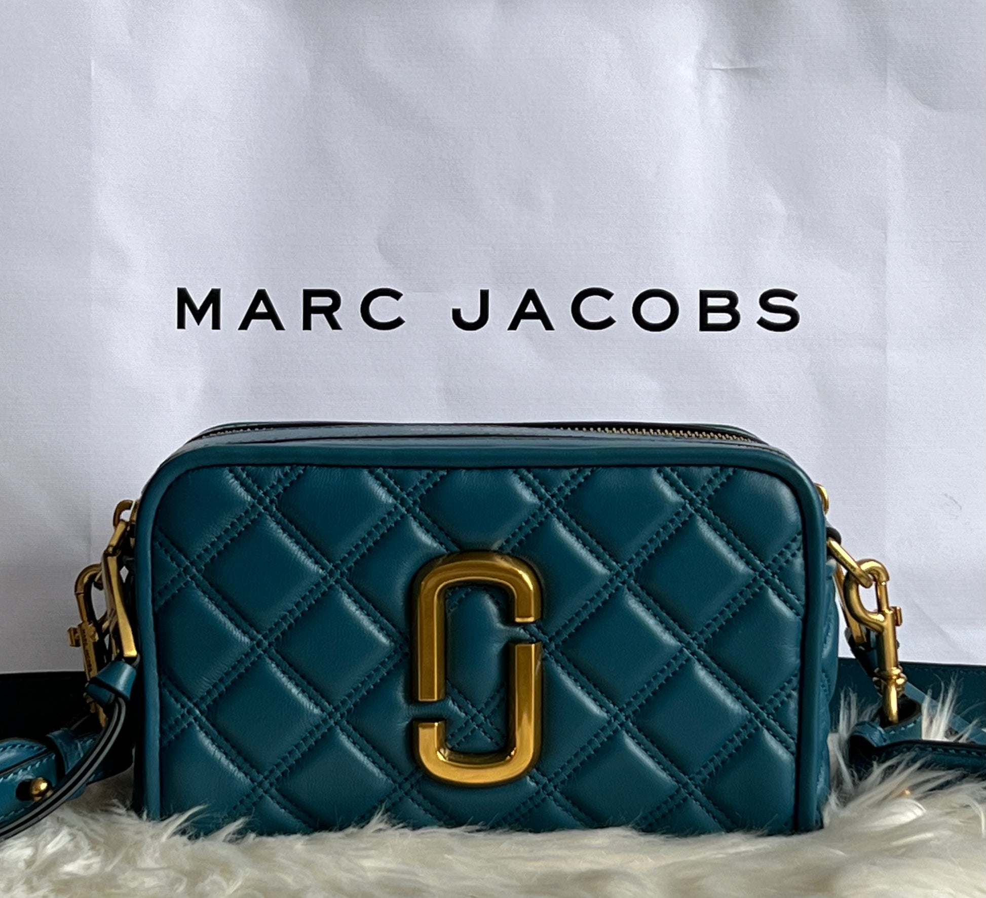 MARC JACOBS: The Softshot 21 bag in quilted leather - Black