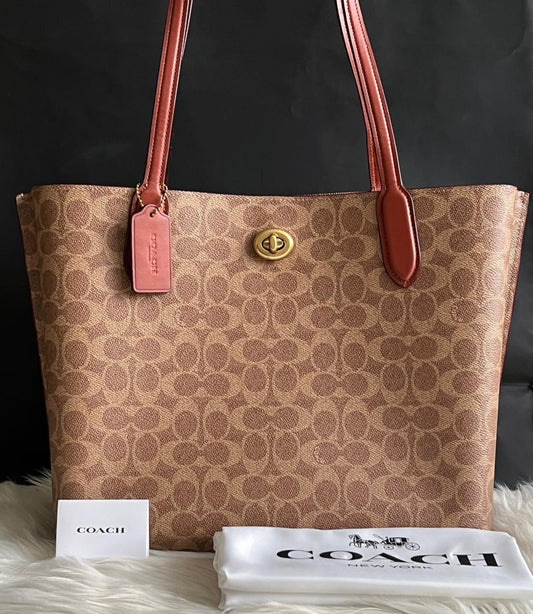 Coach Willow Tote In Signature Canvas