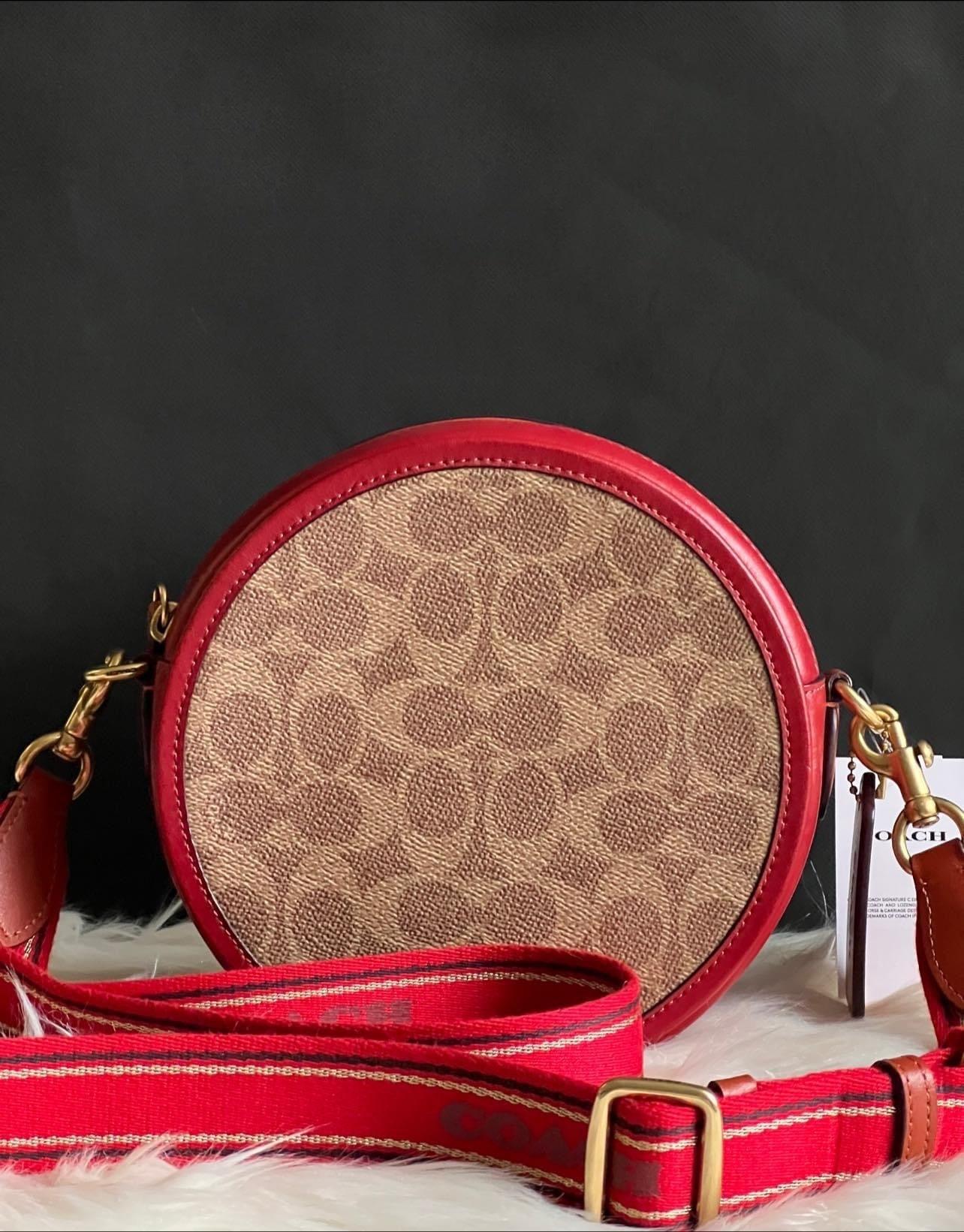 Coach Kia Circle Bag in Signature Canvas Club de Mode