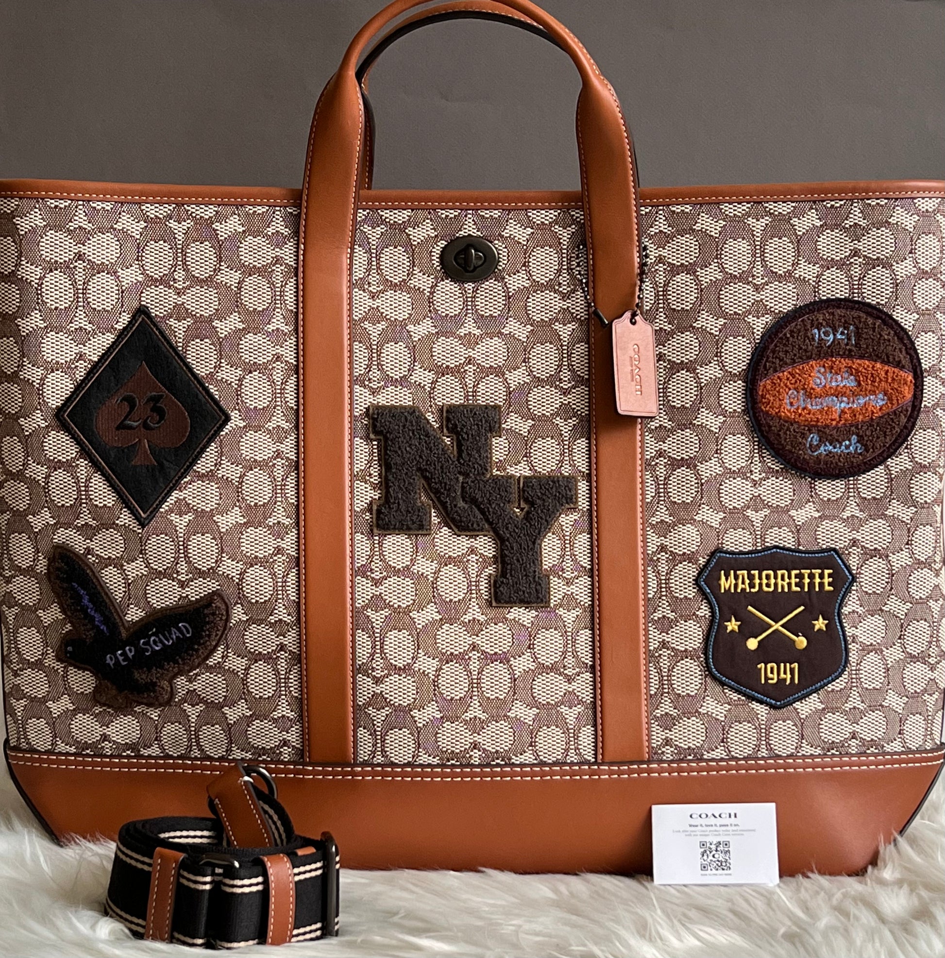 Turnlock tote in signature jacquard Clearance