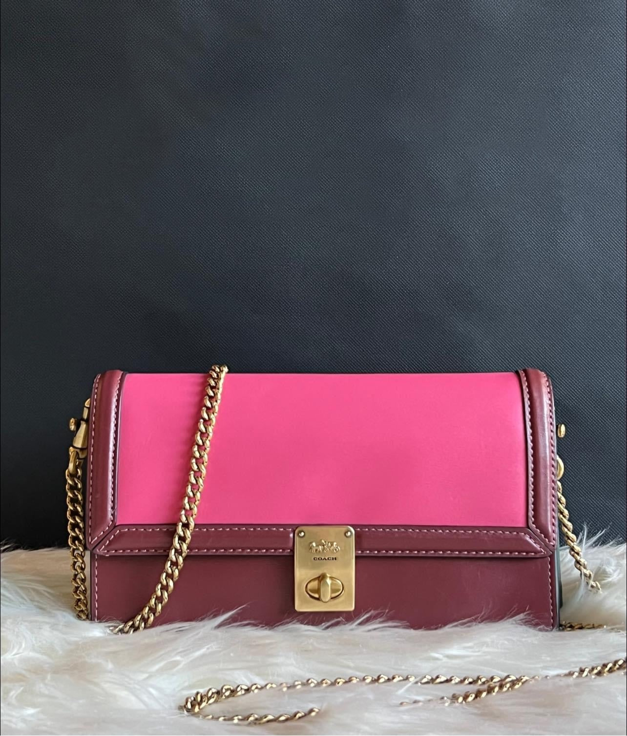 Coach Hutton Clutch in Colorblock - Club de Mode